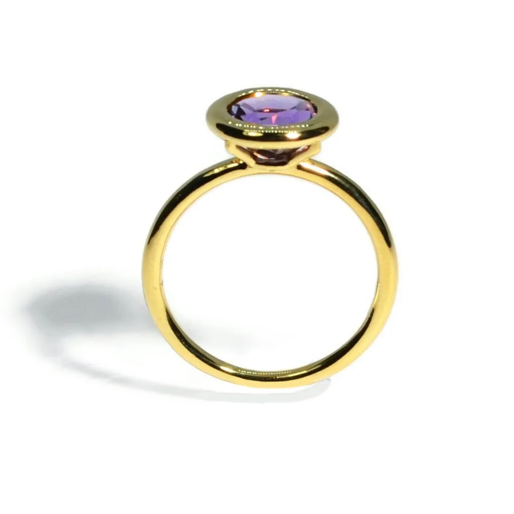 A & Furst - Gaia - Small Stackable Ring with Round Amethyst, 18k Yellow Gold