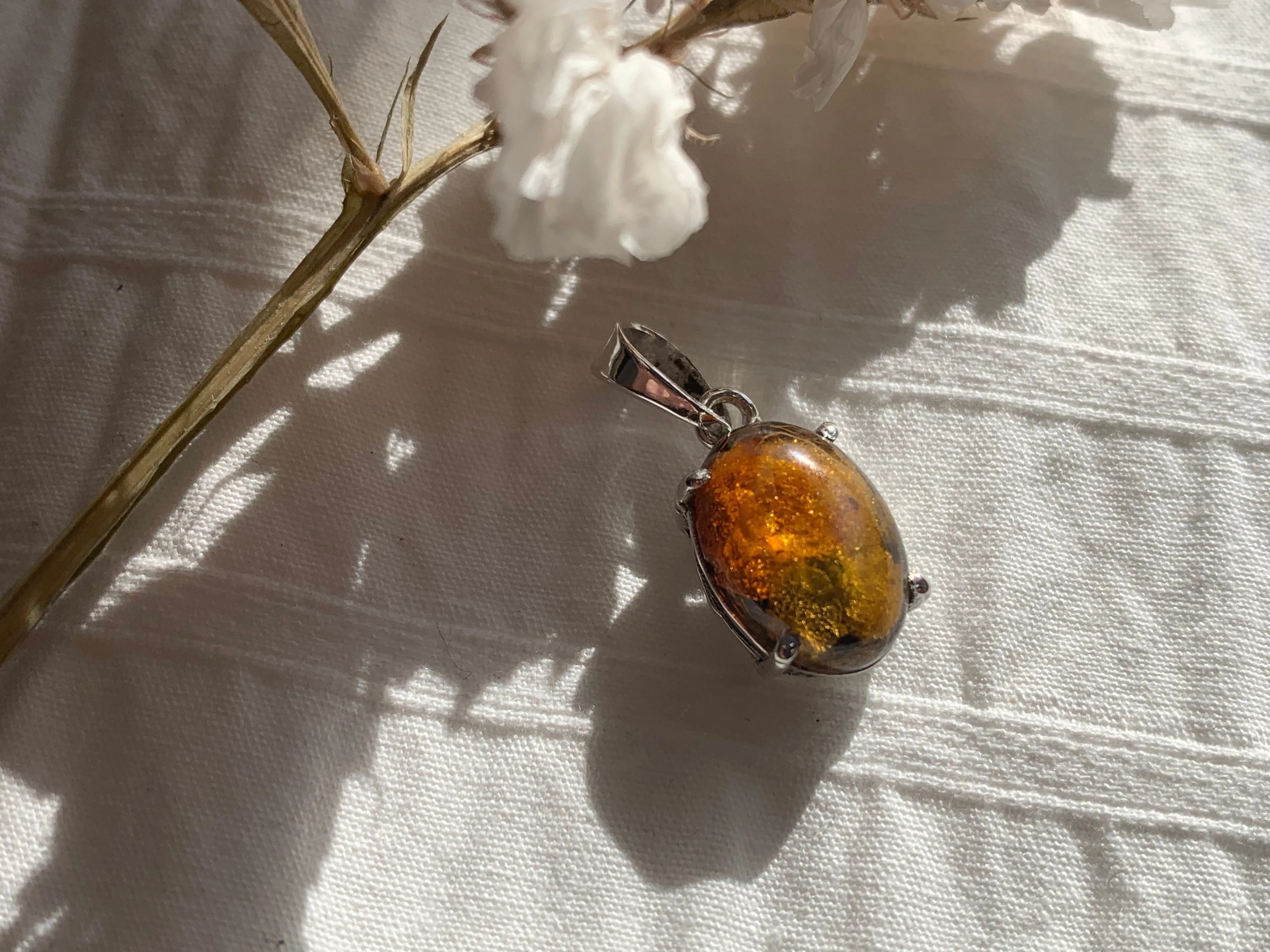 Amber Sanaa Pendant - Small Oval