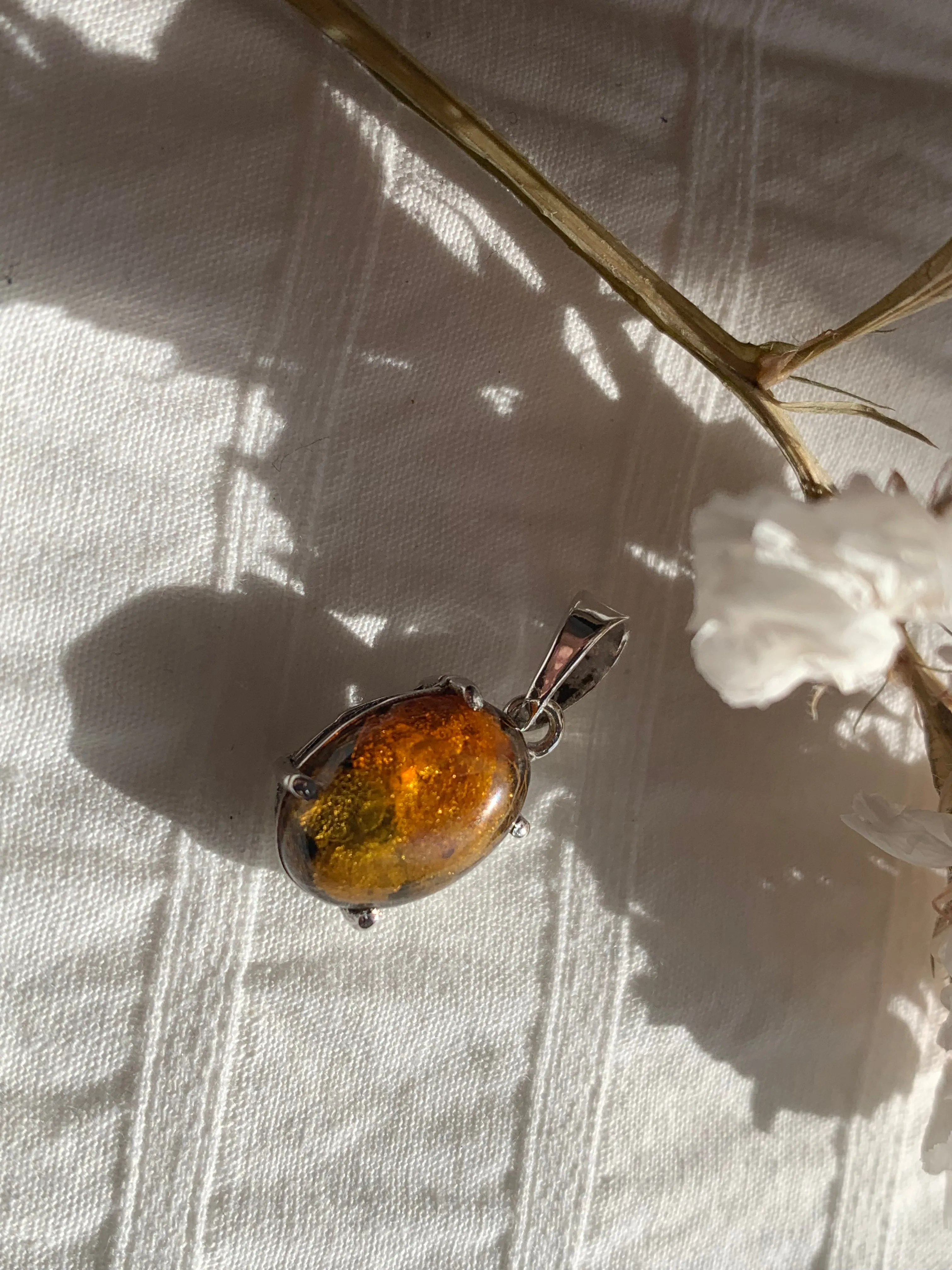 Amber Sanaa Pendant - Small Oval