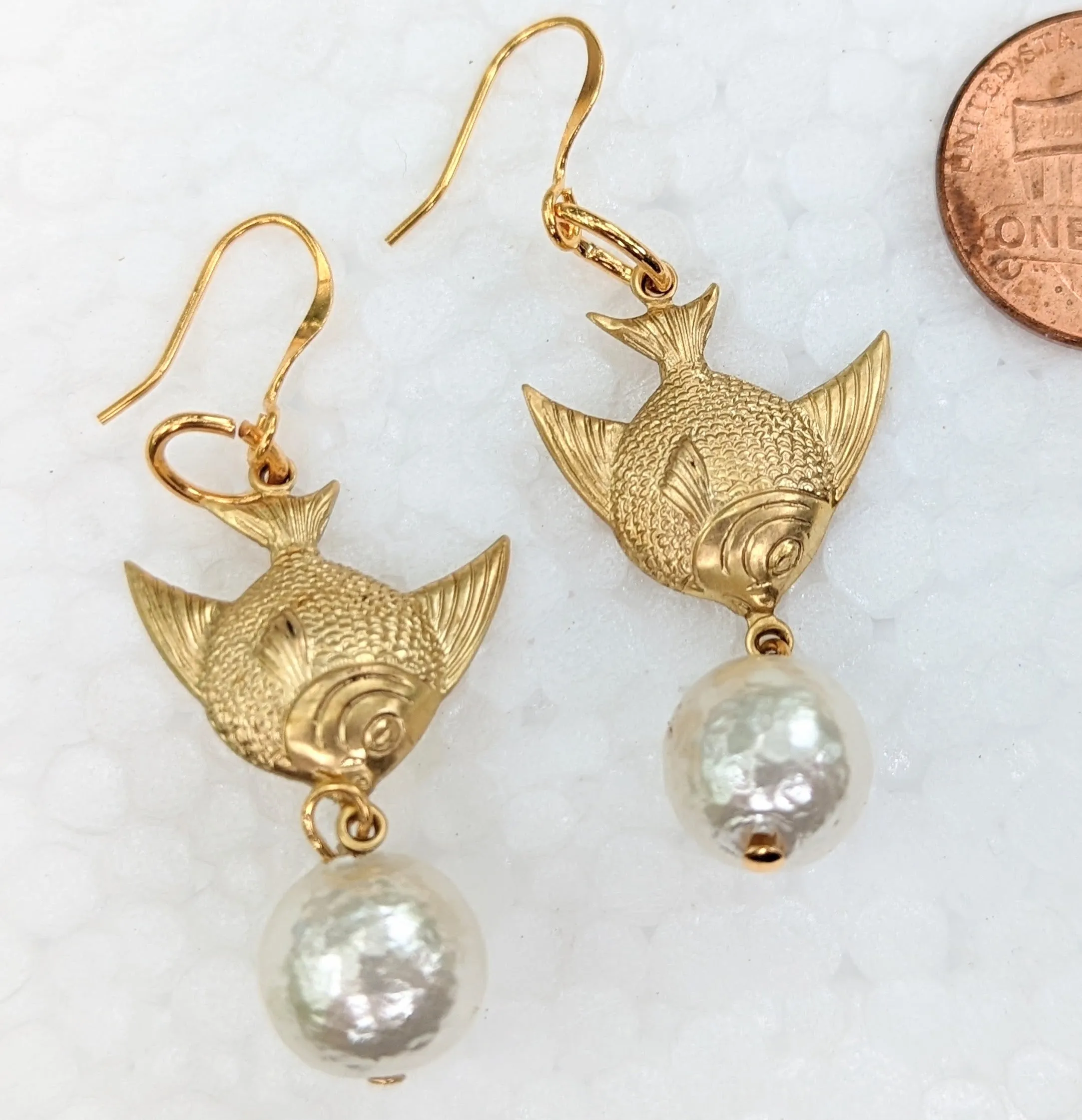 Angelfish and Rare Vintage Cotton Pearls Earrings Gay Isber USA Made with Free Gift Bag