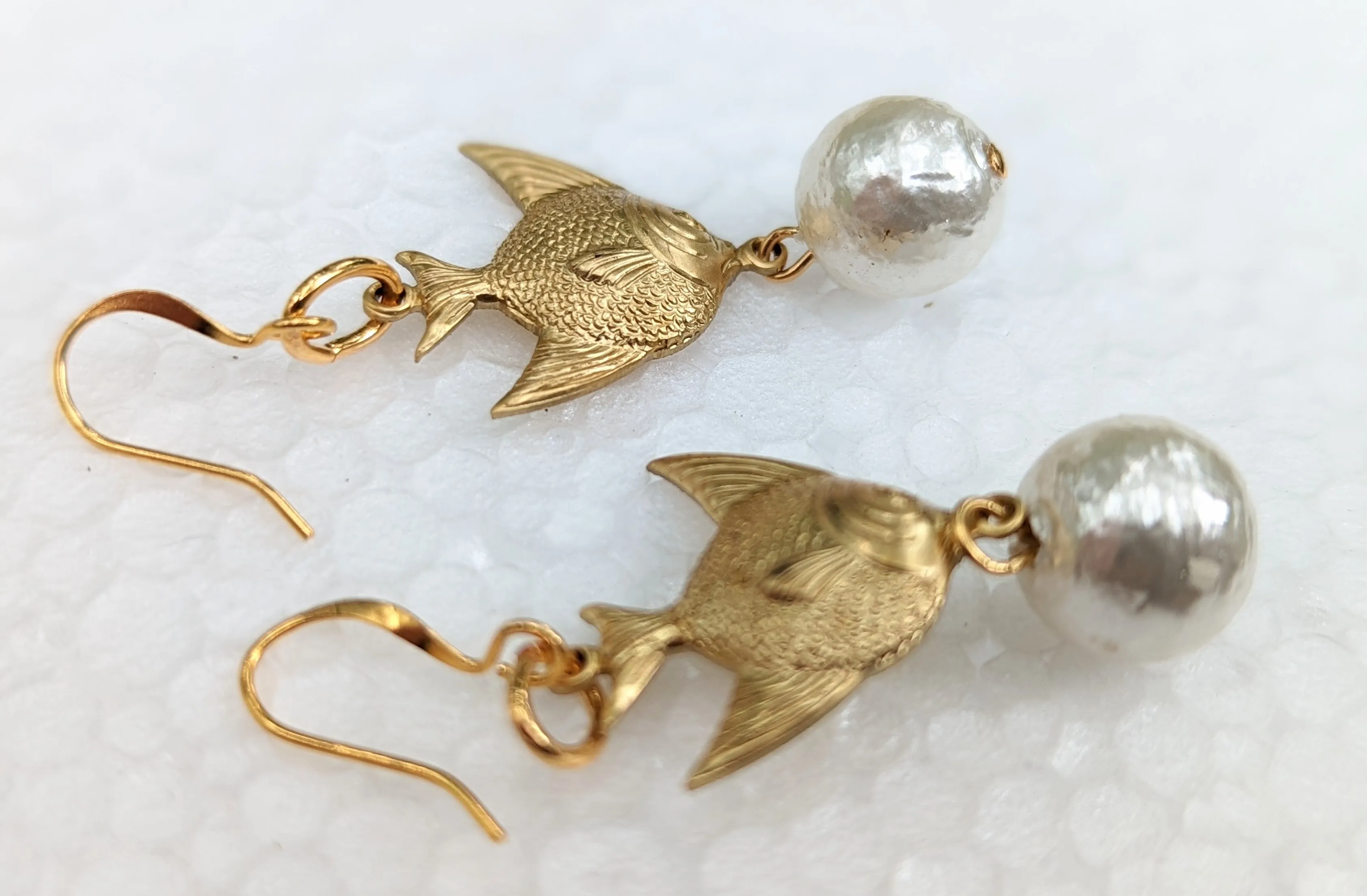 Angelfish and Rare Vintage Cotton Pearls Earrings Gay Isber USA Made with Free Gift Bag