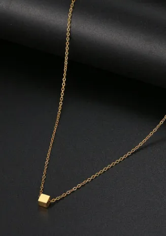 Dainty gold necklace