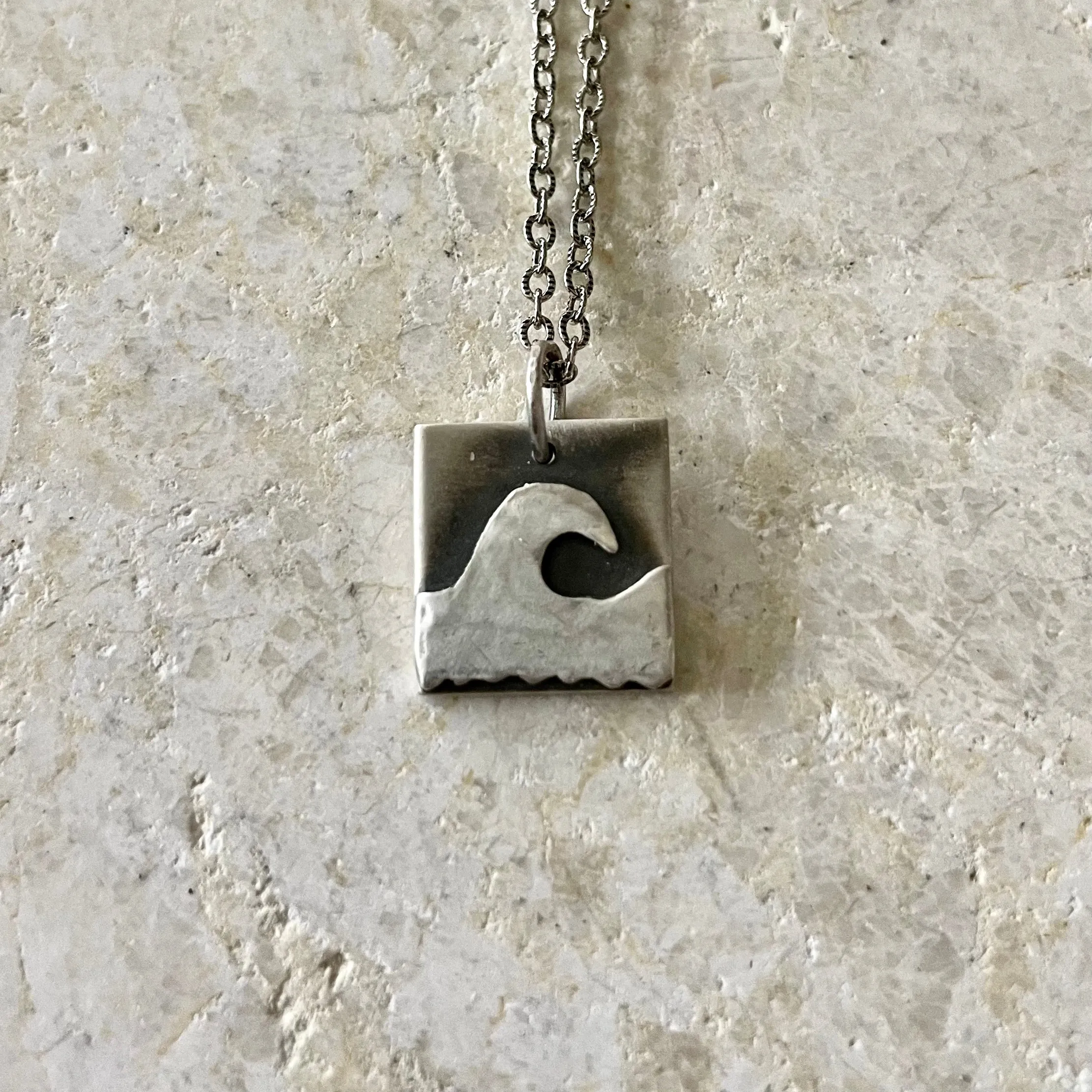 N31- Single Wave Ocean Necklace