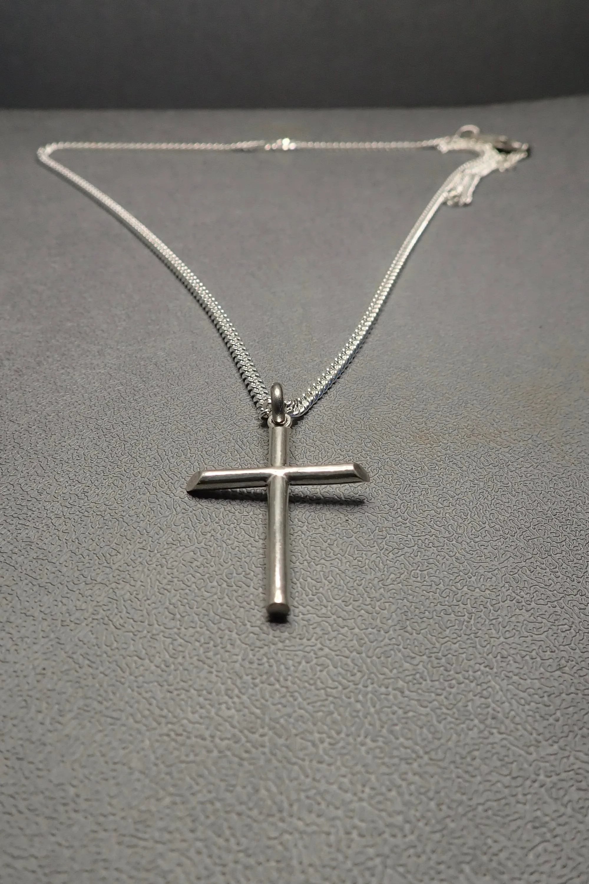 SINGLE CROSS NECKLACE