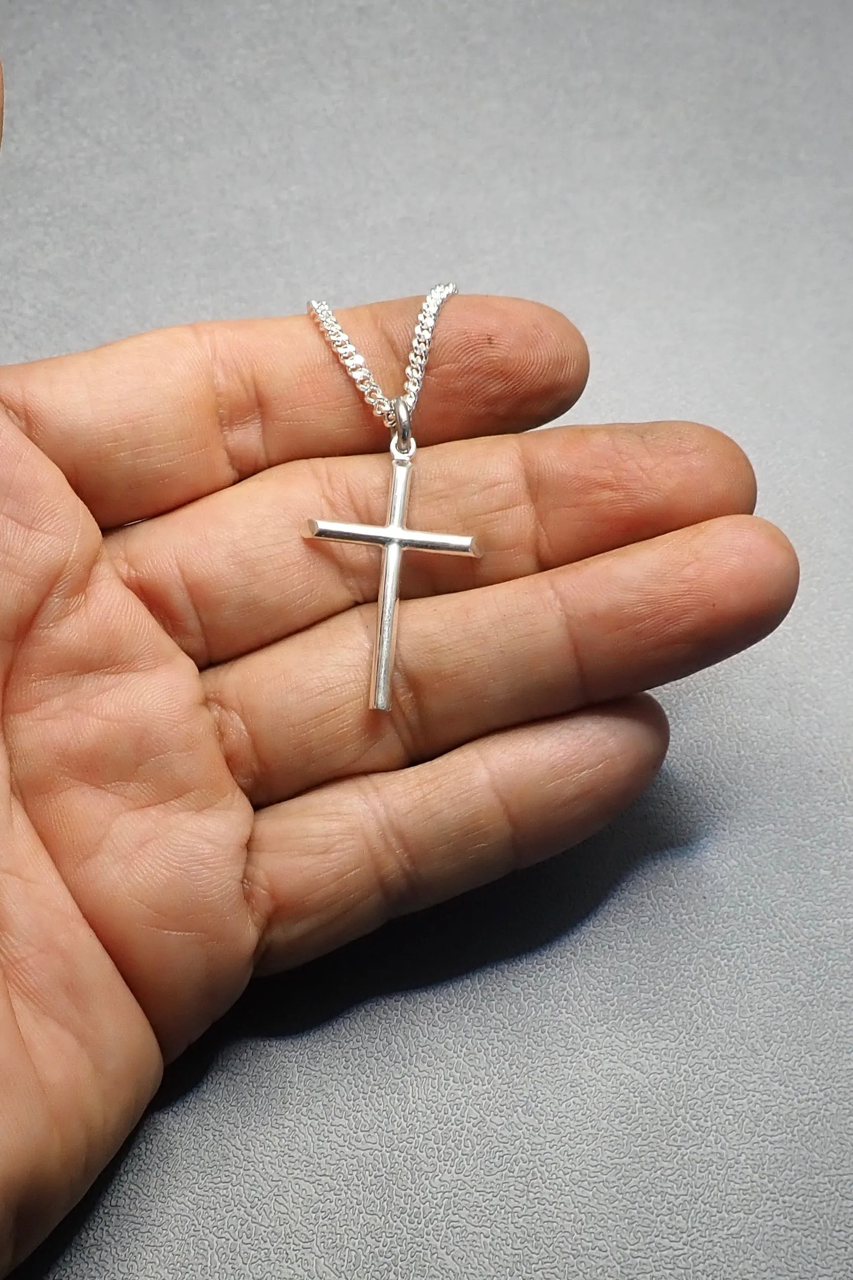 SINGLE CROSS NECKLACE