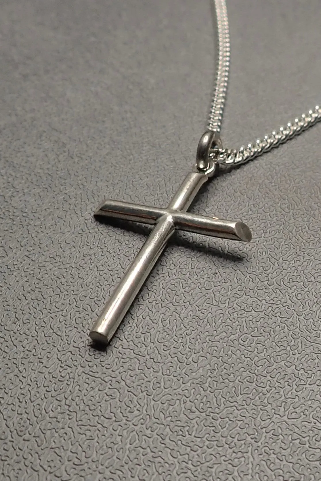 SINGLE CROSS NECKLACE