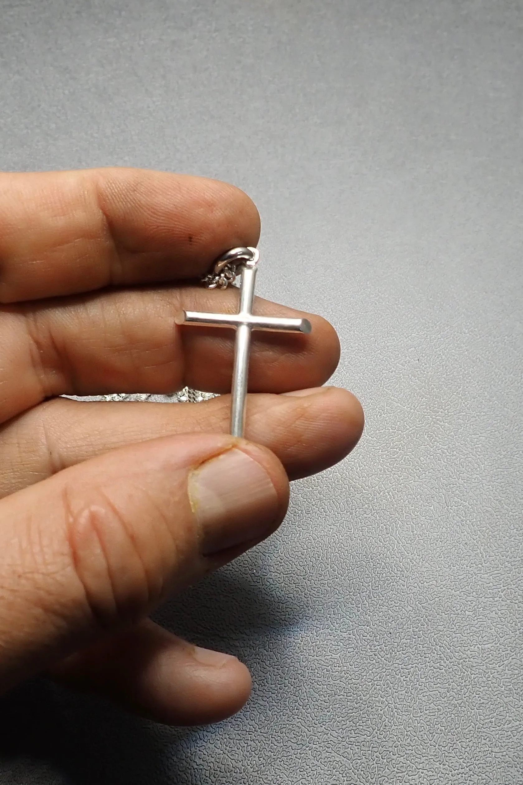 SINGLE CROSS NECKLACE