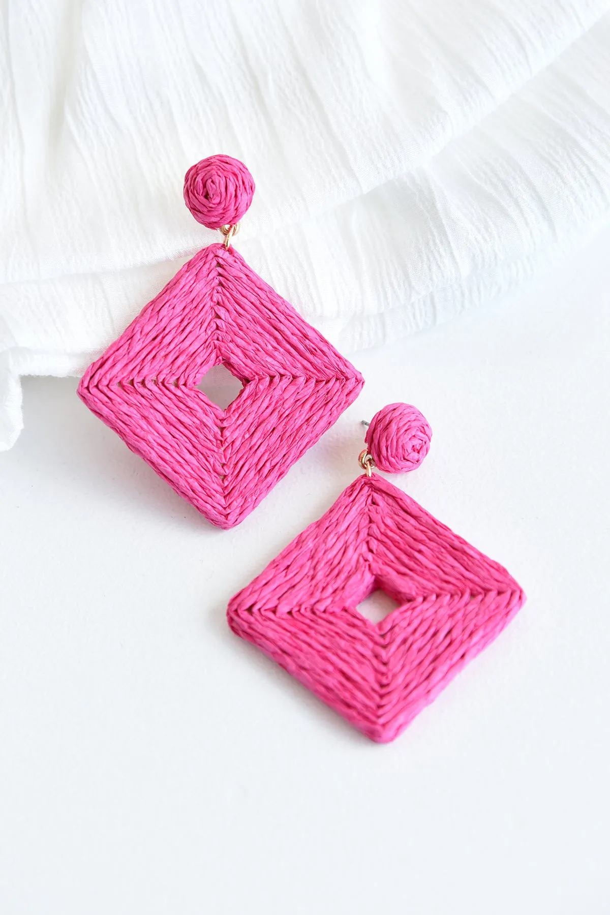 SQUARE RAFFIA EARRINGS -PINK